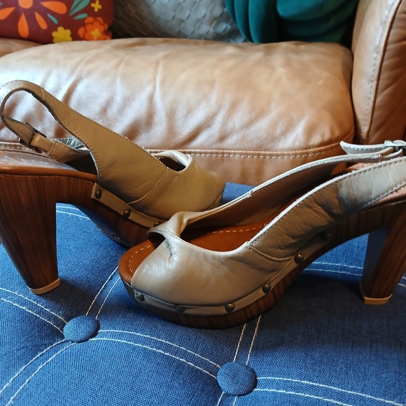 Heels - Picture 4 of 6